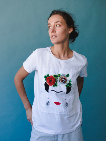 HANDCRAFTED T-SHIRT WITH EMBROIDERY